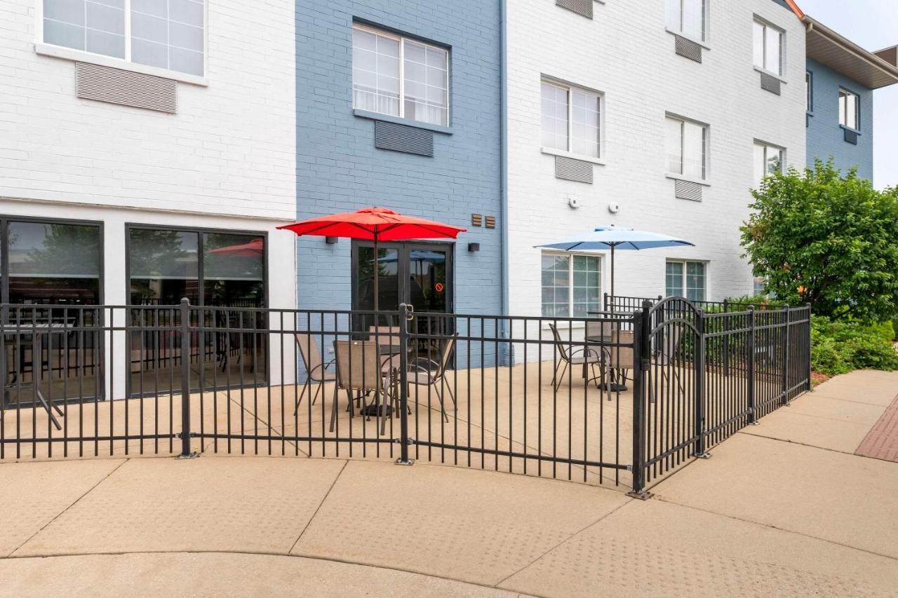 Comfort Suites Elgin Exterior photo